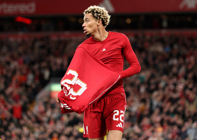 Tình huống thẻ đỏ ngớ ngẩn của Hugo Ekitike tại Carabao Cup