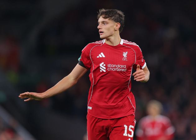 Liverpool cần bổ sung trung vệ gấp