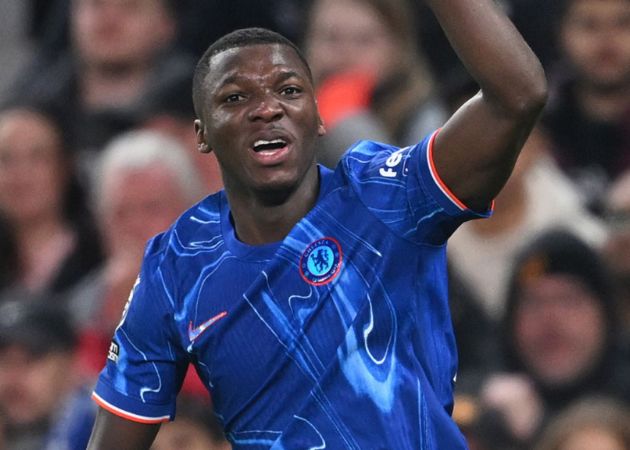 Moises Caicedo Khiêm Tốn Trước Những Người Tiền Nhiệm Vĩ Đại