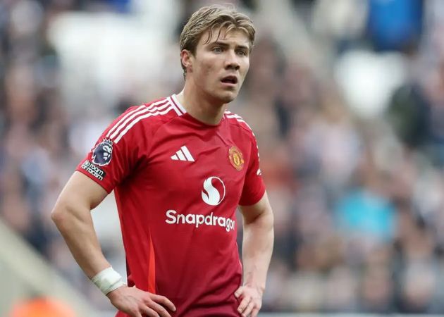 Read more about the article Rasmus Hojlund: Sự Tỏa Sáng Rực Rỡ Tại Napoli