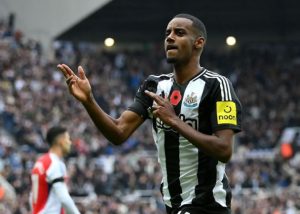 Alexander Isak lên tiếng gay gắt về khủng hoảng của tuyển Thụy Điển