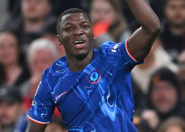 Read more about the article Moises Caicedo hé lộ lý do ‘chọn Chelsea’ thay vì Arsenal