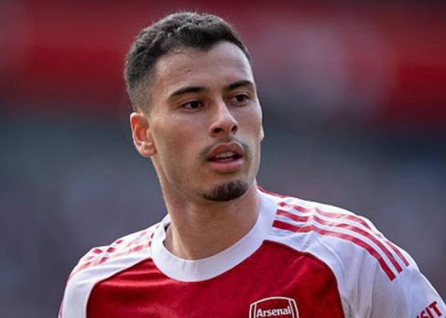 Thành tích toàn thắng vòng bảng và sự vượt trội của Arsenal