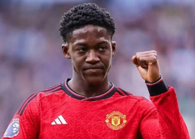 Read more about the article Barca âm thầm vào cuộc, Man United đối diện nguy cơ mất viên ngọc Kobbie Mainoo