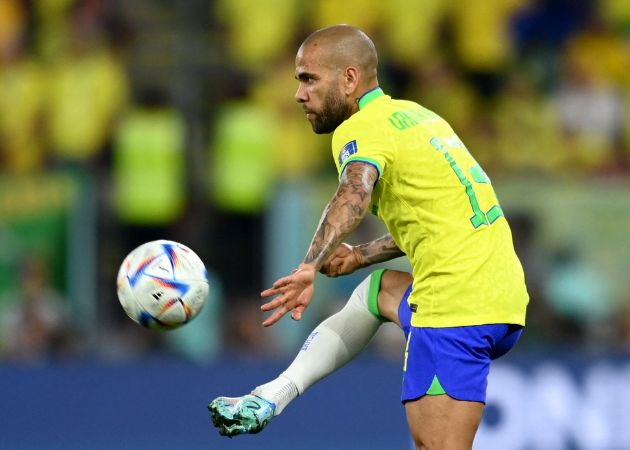 Dani Alves trở lại bóng đá theo cách khác biệt