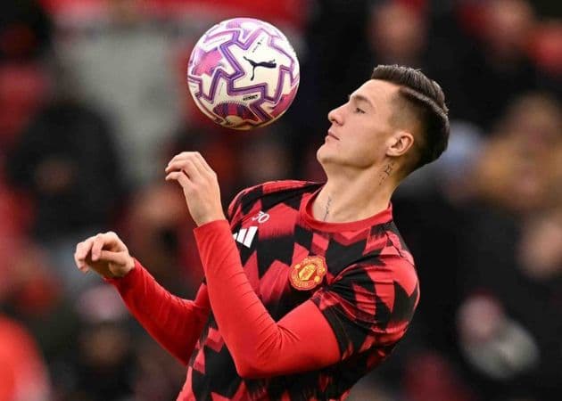 Benjamin Sesko và cú đúp khiến Old Trafford chia rẽ