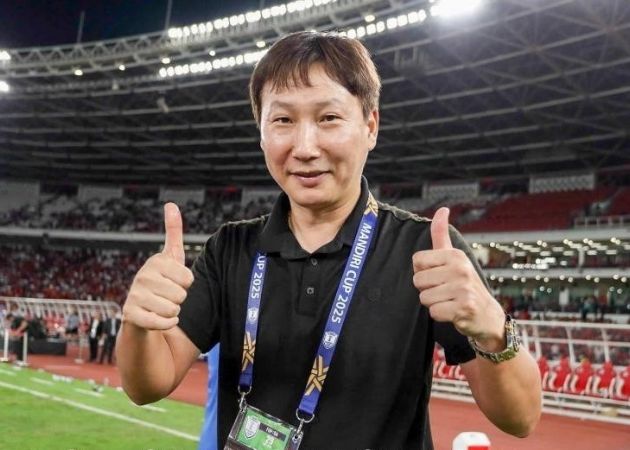 HLV Kim Sang Sik: Nghiêm khắc để cầu thủ trưởng thành