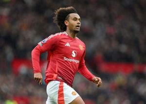 Sóng gió Old Trafford và bước ngoặt không ngờ trong sự nghiệp Joshua Zirkzee