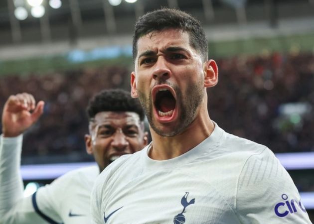 Tottenham trả giá đắt vì “cơn nghiện” của Romero