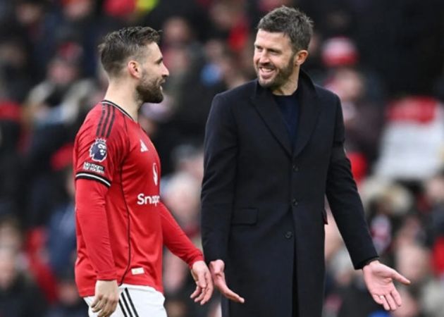 Michael Carrick nói gì về câu chuyện 28 tháng chưa cắt tóc?