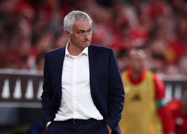 Read more about the article Mourinho “né” Real Madrid? Góc khuất phía sau tấm thẻ đỏ gây bão