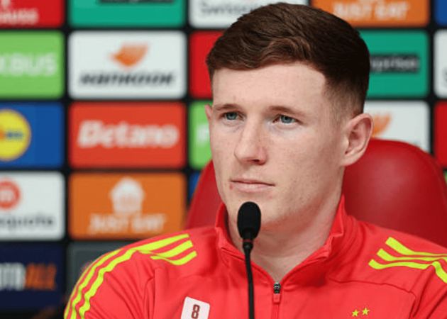 Read more about the article Elliot Anderson lên tiếng giữa vòng xoáy MU và Chelsea