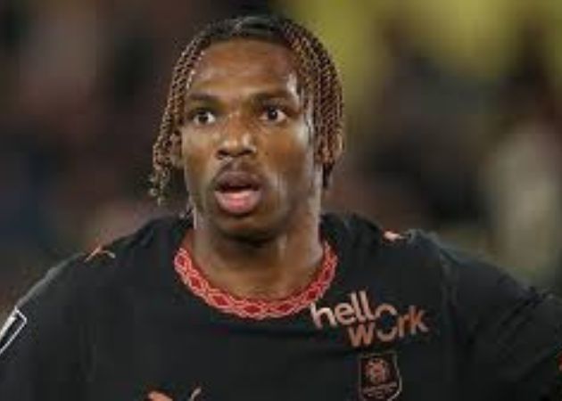 Tân binh Jeremy Jacquet của Liverpool chấn thương nghiêm trọng 