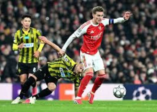 Read more about the article Odegaard “nổi lửa” Arsenal mơ cú ăn bốn lịch sử