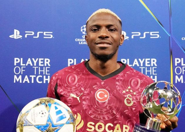 Read more about the article Victor Osimhen tố bị Napoli “đối xử tệ như chó”
