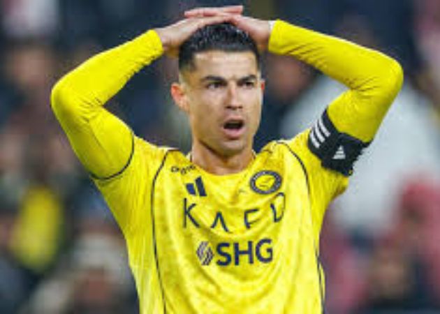 Tuổi 41 không êm ả của Ronaldo và cảm giác hoài niệm bao trùm