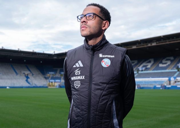 Read more about the article Rosenior tuyên bố “phải hành động” sau cơn ác mộng thẻ đỏ của Chelsea