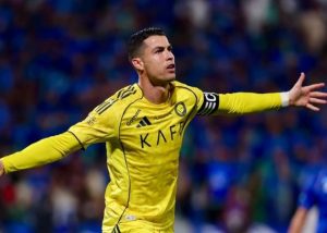 Ronaldo chạy đua sinh tử với chấn thương