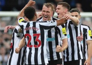 Newcastle chìm trong khủng hoảng Eddie Howe vẫn tin vào cú lội ngược dòng