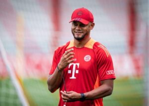 Kompany “bất lực” trên khán đài Bayern đá siêu kịch tính