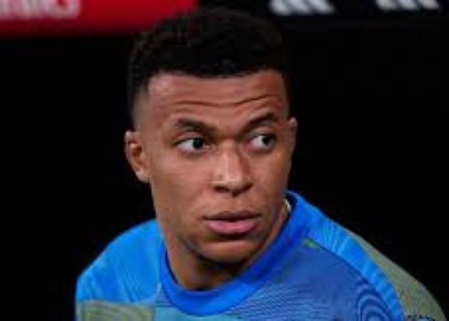 Người cha âm thầm định hướng sự nghiệp Mbappe