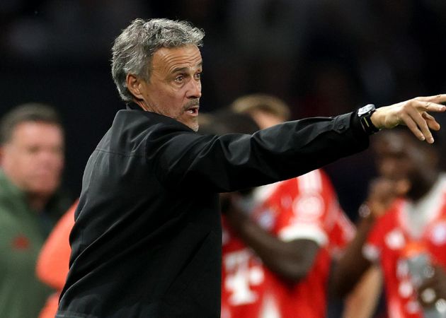 Luis Enrique lên tiếng “Không phải mọi ý kiến đều đáng tôn trọng”