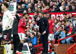 Bruno Fernandes ở lại, Michael Carrick lên tiếng tin đồn chia tay MU