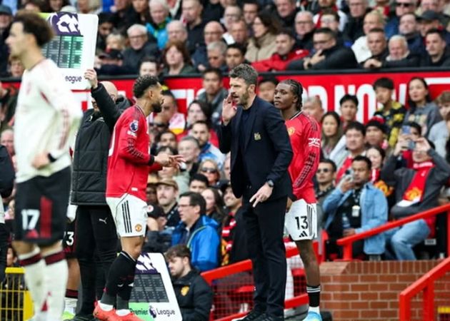 Read more about the article Bruno Fernandes ở lại, Michael Carrick lên tiếng tin đồn chia tay MU