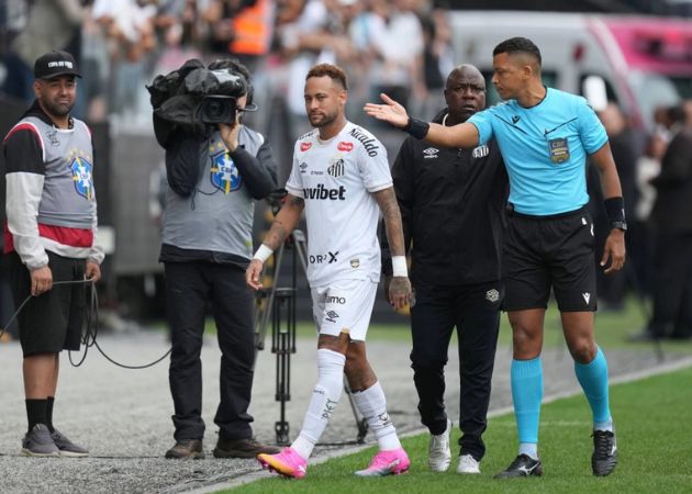 Read more about the article Neymar phản ứng dữ dội sau bê bối thay người khó tin tại Santos