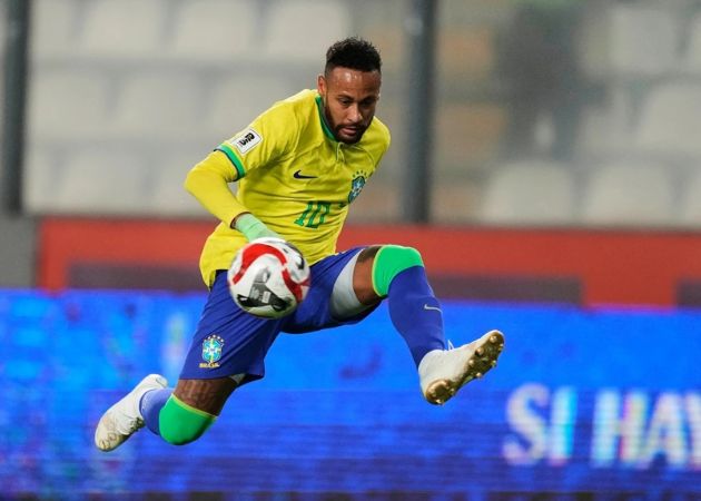 Neymar Đến Đại Bản Doanh Brazil Bằng Trực Thăng Riêng