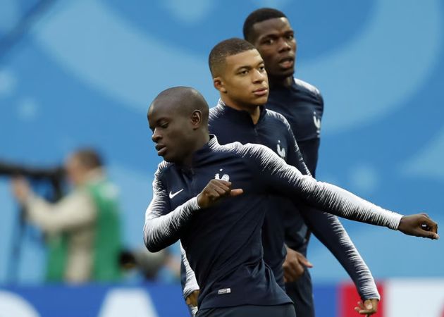 Read more about the article Hành Động Lạnh Lùng Của Kante Với Mbappe Gây Xôn Xao