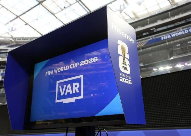 Read more about the article VAR World Cup 2026 Công nghệ hỗ trợ hay đang tạo thêm tranh cãi?