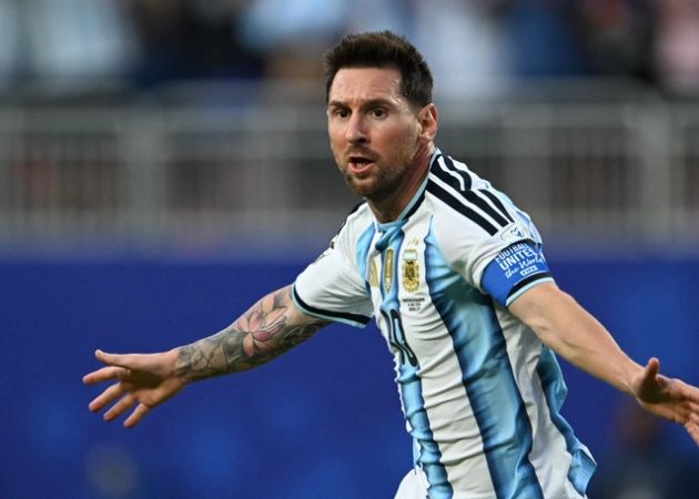 Read more about the article Hat-trick Vĩ Đại Đưa Messi  Sánh Ngang Klose