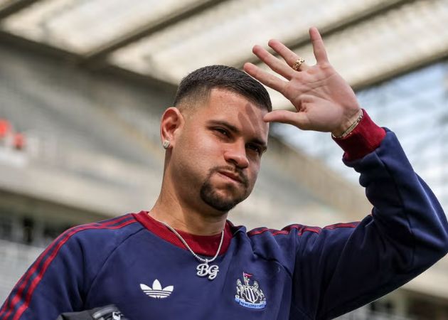 Newcastle đáp trả đề nghị mới của Arsenal 
