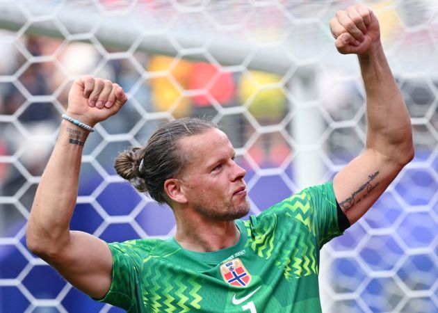 Orjan Nyland hóa “người gác đền thép”, giúp Na Uy tạo địa chấn trước Brazil