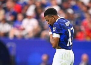 Mbappe lên tiếng sau cú ngã trước Tây Ban Nha