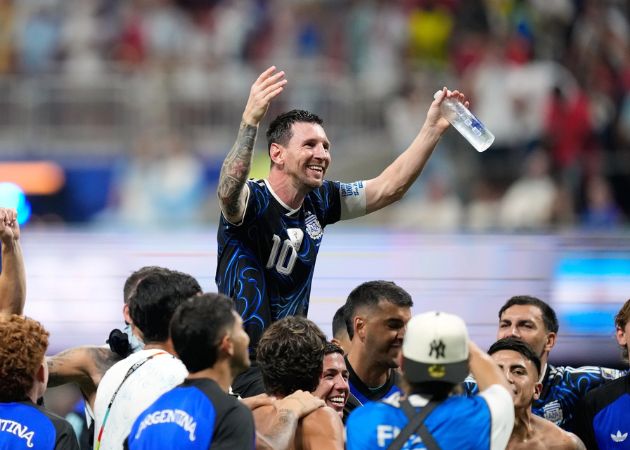 Read more about the article Leo Messi trước ngưỡng cửa viết nên kỳ tích Quả bóng vàng thứ 9