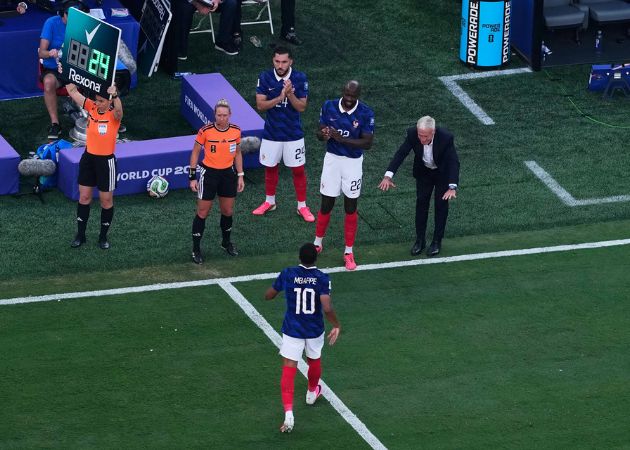 Read more about the article Mbappe nghẹn ngào gửi thông điệp đặc biệt tới Deschamps