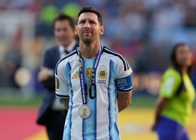Tâm lý đám đông khiến hình ảnh Messi thay đổi nhanh chóng