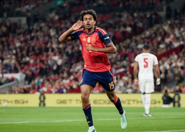 Lamine Yamal mở tỷ số chớp nhoáng tại Wembley