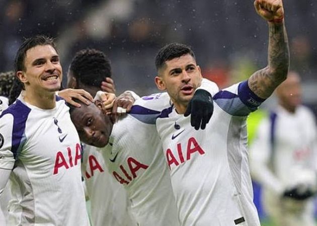 Tottenham cần phản ứng trước khi khủng hoảng lan rộng