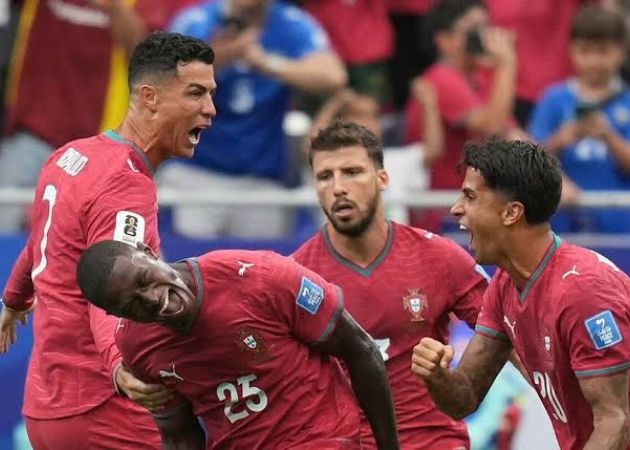 Bồ Đào Nha tạo bất ngờ khi để Ronaldo dự bị