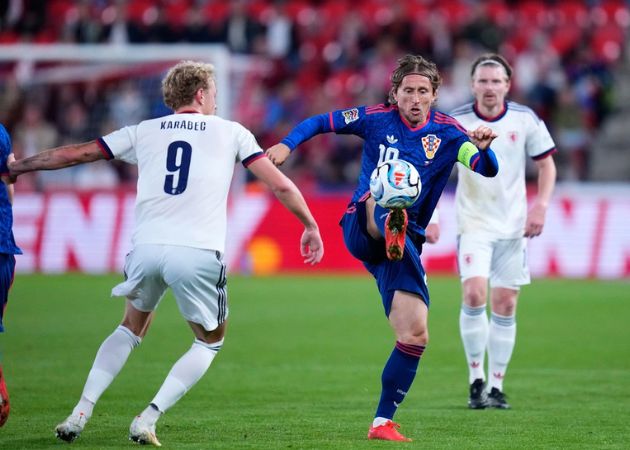 Read more about the article Luka Modric khiến cả sân Sanchez-Pizjuan đứng dậy