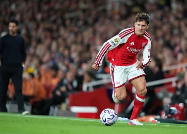 Christos Tzolis trở lại Arsenal để kiểm tra chấn thương