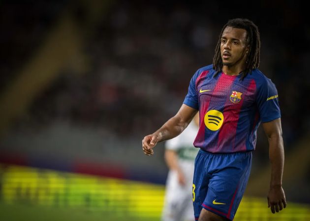 Barcelona chưa vội bán Jules Kounde