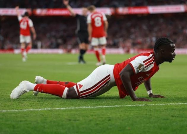 Bukayo Saka khiến Arsenal nín thở