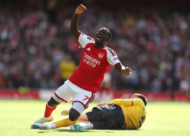 Arsenal có thể tổ chức hàng công ra sao khi thiếu Bukayo Saka?