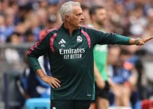 Mourinho tuyên chiến với La Liga